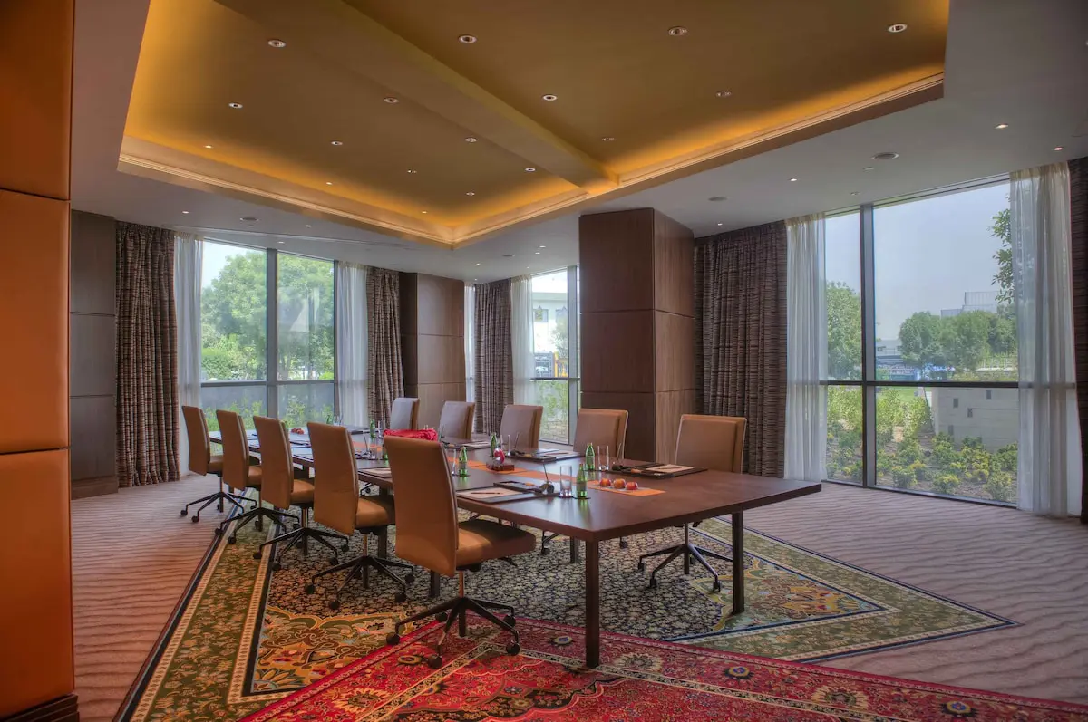 اتاق کنفرانس هتل جمیرا کریک ساید دبی